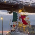 O navă a Marinei mexicane a lovit podul Brooklyn din New York – Imagini spectaculoase și zeci de victime (Video)