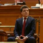 Aheea, fiica lui Nicușor Dan, l-a susținut în Parlament la învestire. De ce a rămas mama acasă