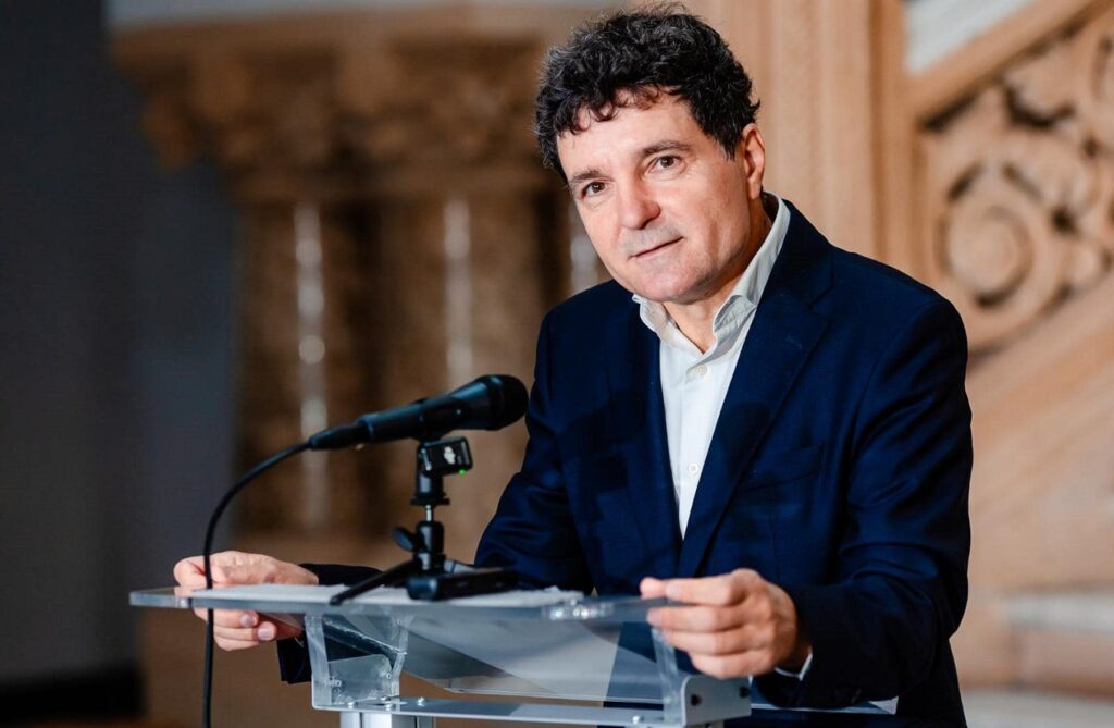 Nicușor Dan explică de ce a refuzat să jure pe Biblie când i-a cerut Lasconi