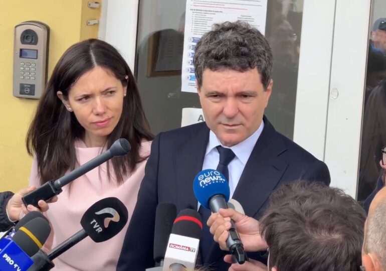 Nicușor Dan a votat în natalul Făgăraș: E important să știm de unde am plecat. Nu trebuie să existe două Românii