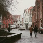 Un oraș din Europa le cere turiștilor să nu mai fure pietre de pavaj de pe străzi
