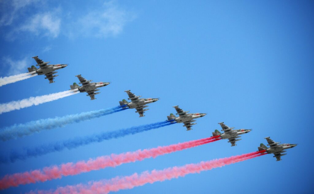 parada 9 mai moscova avioane tricolor rusia