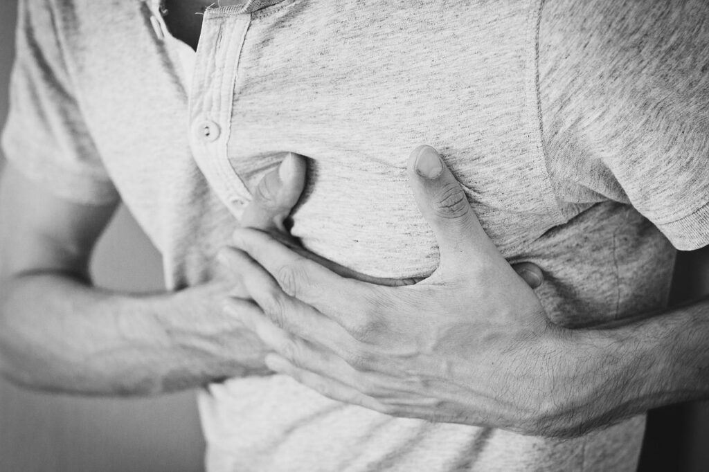 Un nou studiu leagă parodontoza de riscul cardiovascular. De vină e o bacterie, dar cum ajunge ea la inimă?