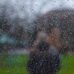 Vreme de toamnă în mijlocul lunii mai: Cod galben de ploi torențiale și frig în toată țara