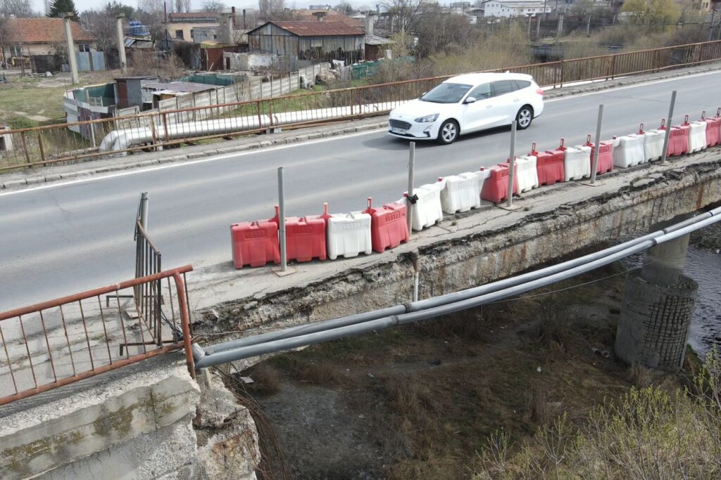 Brașov: Podul preluat de la CNAIR în stare critică va fi demolat de urgență (Foto)
