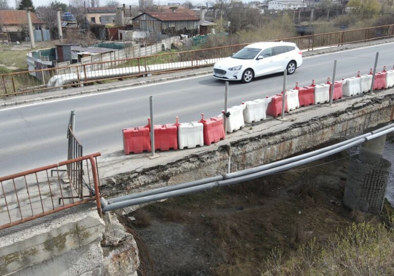 Brașov: Podul preluat de la CNAIR în stare critică va fi demolat de urgență (Foto)
