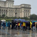 Marea Revoluție de pe TikTok s-a topit în ploaie. La protestul lui Simion n-a venit mai nimeni. Nici măcar el (Foto&Video)