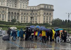 Marea Revoluție de pe TikTok s-a topit în ploaie. La protestul lui Simion n-a venit mai nimeni. Nici măcar el (Foto&Video)