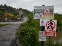 Nicușor Dan a ajuns la Praid, unde dezastrul din salină a afectat întreaga comunitate. Va veni și președintele Ungariei