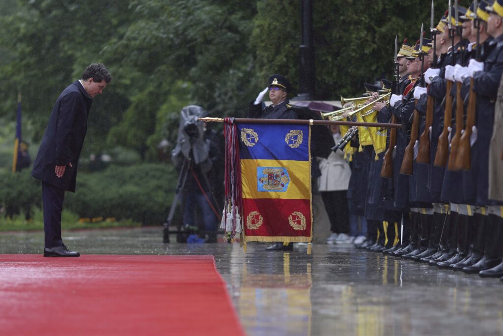 salut garda de onoare Cotroceni Nicusor Dan
