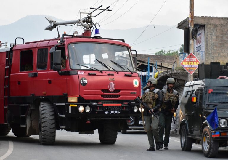 Zeci de morți și cinci avioane doborâte, după ce India a atacat Pakistanul. (Foto & Video) Trump speră să se termine repede