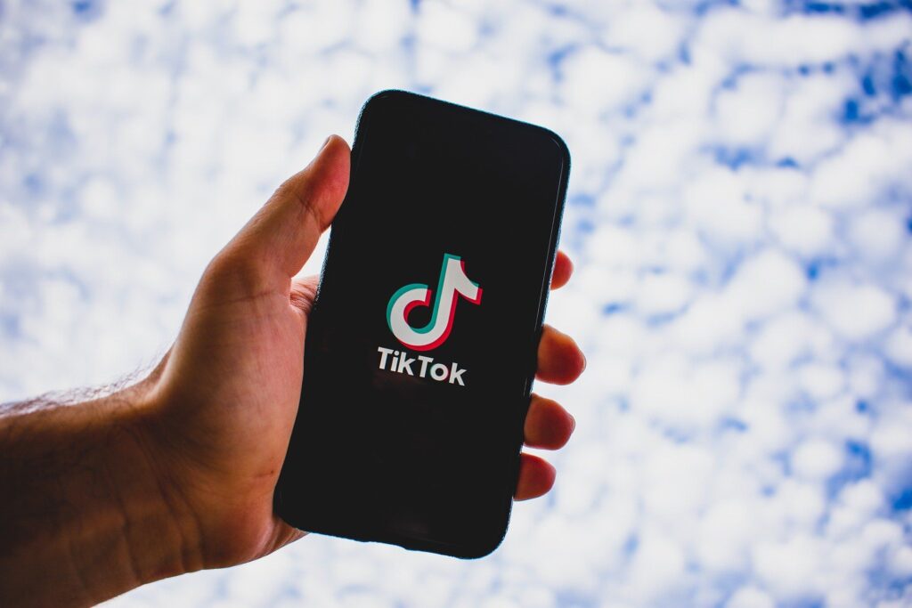 Băluță, propulsat pe TikTok insistent, constant și organizat – raport Expert Forum despre alegerile din București