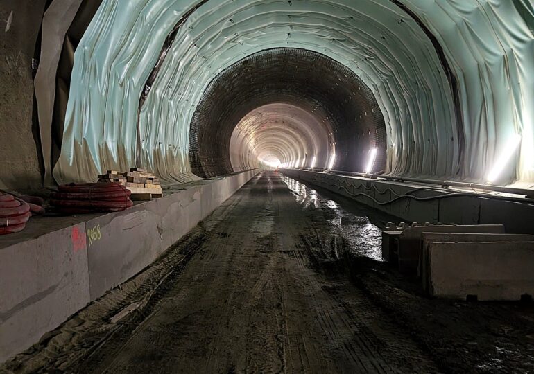 Asociația Pro Infrastructură: Autostrada A1, în grafic să ajungă la Tigveni vara viitoare. O lecție de cum se construiește un tunel rutier (Foto)