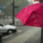 Ploile continuă în jumătate de țară. Au fost emise noi coduri galben și portocaliu