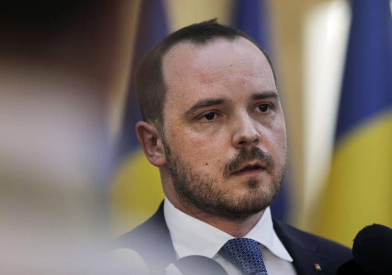 Ministrul Sănătății amenință că medicii care pleacă de la spitalele de stat înainte de program pentru a lucra la privat vor fi concediați