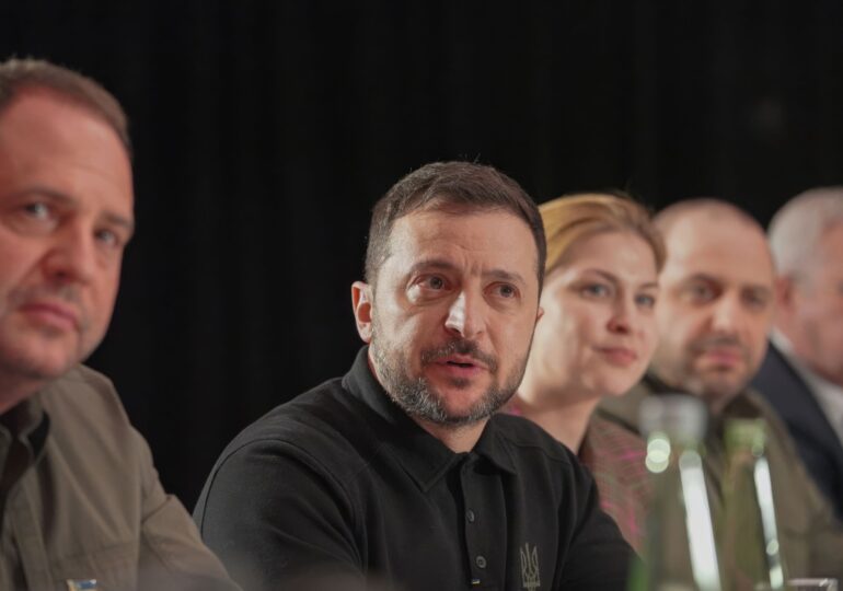 Puterea din spatele lui Zelenski. Personajul din umbră care conduce Ucraina