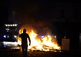 A doua noapte de violențe rasiale în Irlanda de Nord, după ce doi adolescenți români au fost acuzați de agresiune sexuală