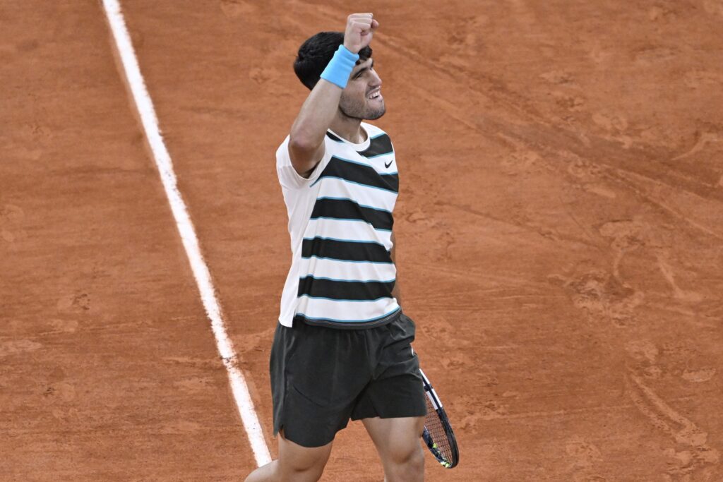 Carlos Alcaraz câștigă o finală de poveste la Roland Garros, cu Jannick Sinner, cea mai lungă din istoria French Open