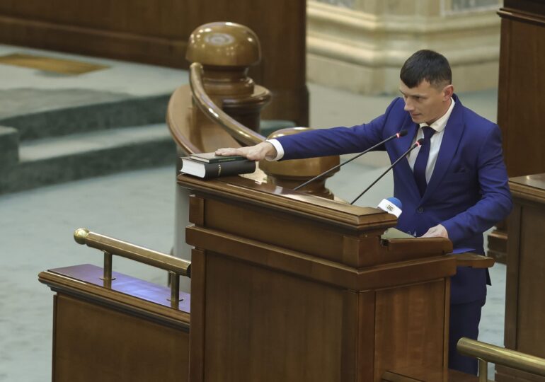 Senatorul POT racolat de PSD, cu studii de "dating online", a fost condamnat de Înalta Curte