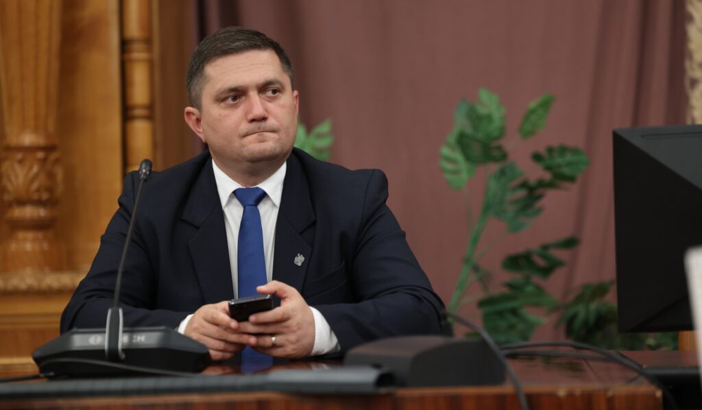 Vicepreședintele USR Cluj a sesizat autoritățile după ce a găsit un ”pachet suspect” sub mașina sa
