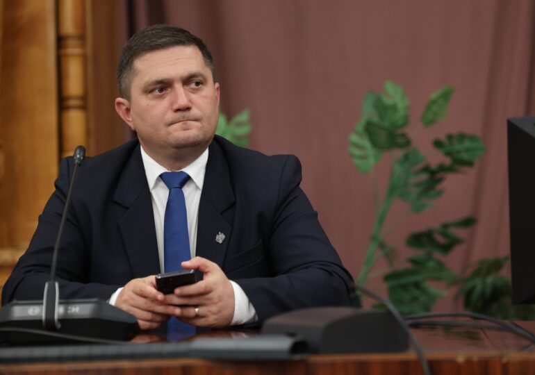Vicepreședintele USR Cluj a sesizat autoritățile după ce a găsit un ”pachet suspect” sub mașina sa