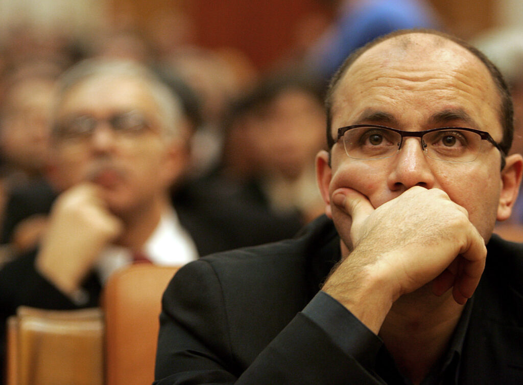 COZMIN GUSA LA PRIMA SEDINTA A PARLAMENTULUI
