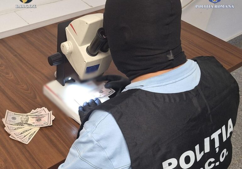 Sute de bancnote contrafăcute au invadat România. Erau falsificate atât de bine încât au păcălit și aparatele de verificare (Foto)