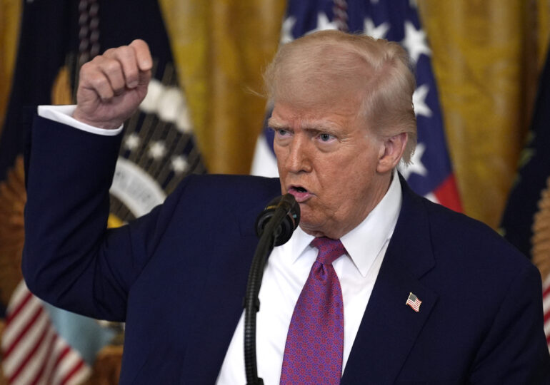 Trump susține că a distrus complet siturile nucleare din Iran și vrea „regim nou”, parlamentarii cer limitarea puterilor sale