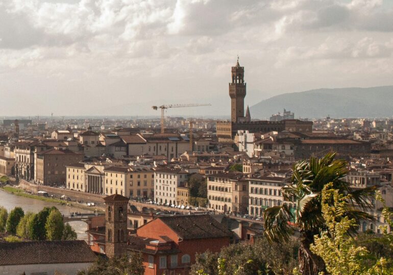 Florența scapă, în sfârșit, de macaraua care a apărut în mai multe selfie-uri decât David al lui Michelangelo