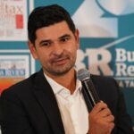 Primarul Tuță, odă pentru Bolojan cu „spor de jăratec” și prenume cu fulgere și trăsnete. Replica pe Net: V-ați născut târziu. Ziarul Scânteia nu mai există!