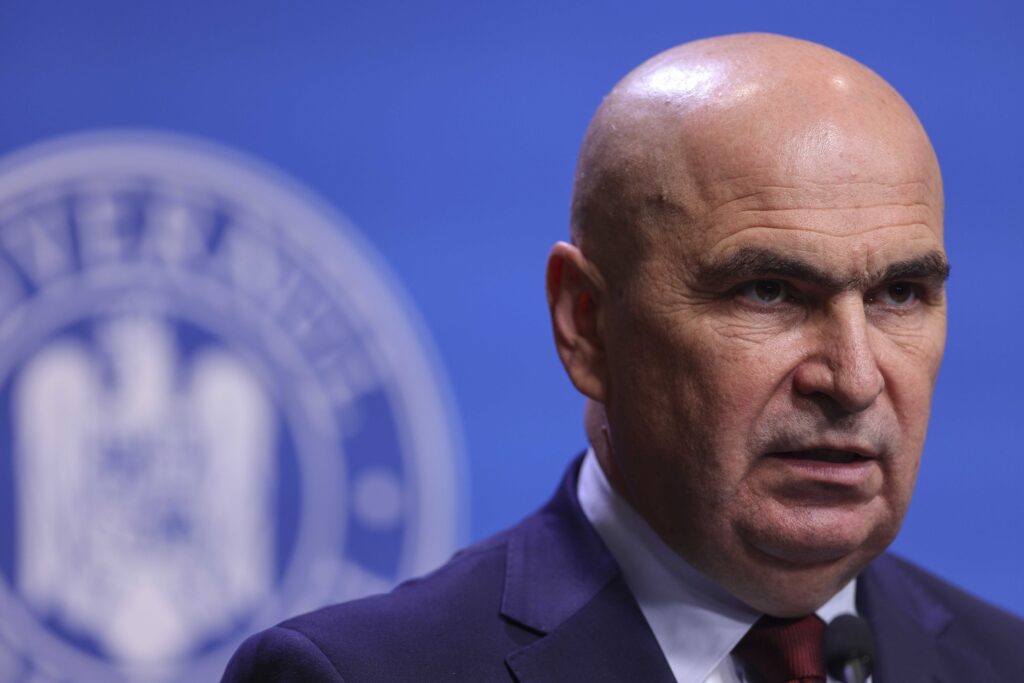 Ilie Bolojan anunță reforma administrației locale. Salarii tăiate, posturi reduse și bonus pentru eficiență. Ai datorii la primărie? Adio permis auto, ajutor social sau autorizație de construire!