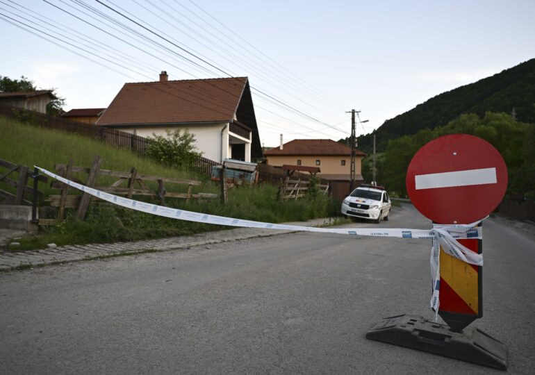 Alertă în Mureș: Apa nu mai e potabilă în 16 localități. Râul Târnava Mică a fost contaminat cu apă sărată după inundarea salinei Praid