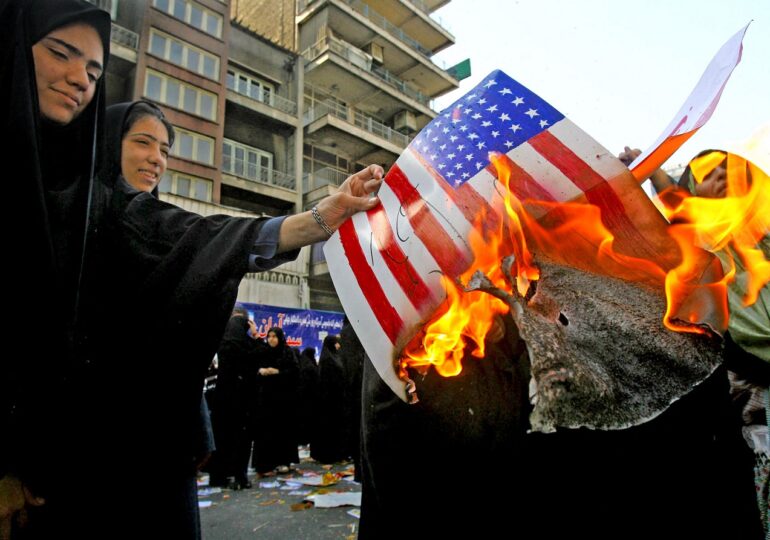 Iranul jură răzbunare. Și ar putea decide că uciderea americanilor e cea mai bună ripostă