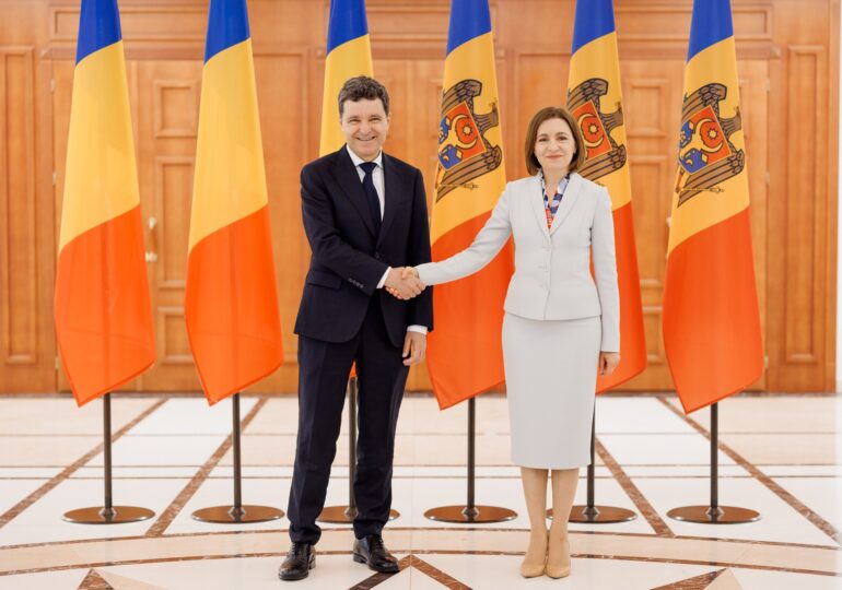 Cum sunt utilizați izolaționiștii români pentru a o slăbi pe Maia Sandu, în zile critice pentru Republica Moldova