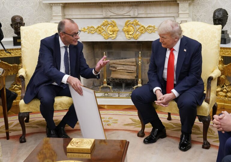 Trump bagă trecutul nazist în discuția cu Merz, în preziua comemorării Debarcării din Normandia (Video)