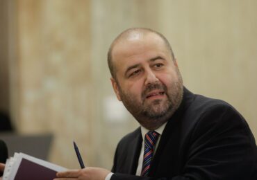Cu o zi înainte de numirea la CCR, Mihai Busuioc și-a donat apartamentul. A devenit eligibil pentru casă de protocol