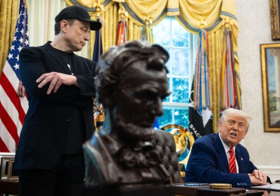 Război deschis. Musk acuză "sclavia datoriei" impusă de partidul lui Porky Pig. Trump cere DOGE să-i taie subvențiile: "Elon să-și închidă prăvălia și să se întoarcă acasă, în Africa de Sud"