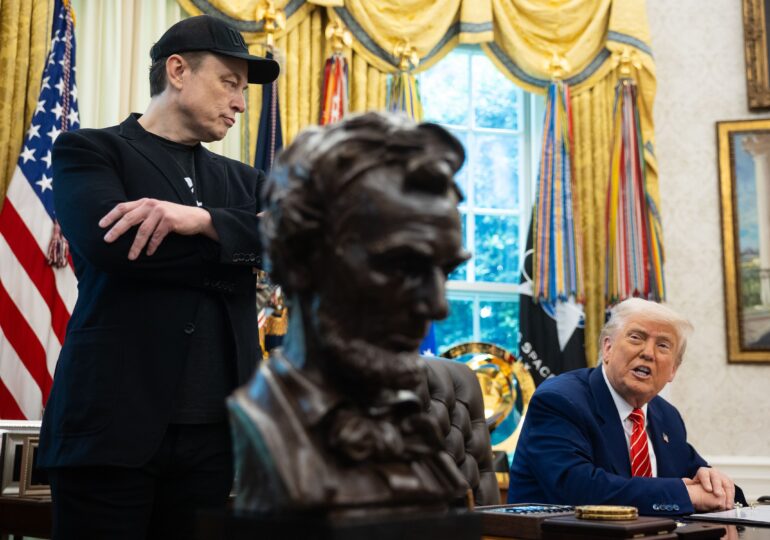Musk face praf legea fiscală dorită de Trump: ”O oroare dezgustătoare”