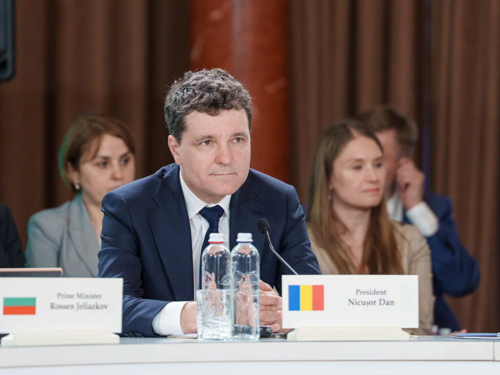 De trei zile negocierile sunt în pom, dar Nicușor Dan nu crede că se bate pasul pe loc – echipele tehnice au discutat timp de 50 de ore