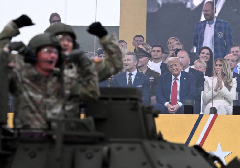 Ziua lui Donald Trump, haotică, la fel ca toate de până acum. America, la răscruce