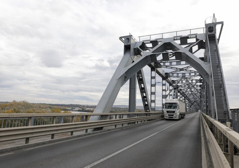 Se circulă pe o singură bandă pe Podul Prieteniei Giurgiu-Ruse: Rutele alternative recomandate