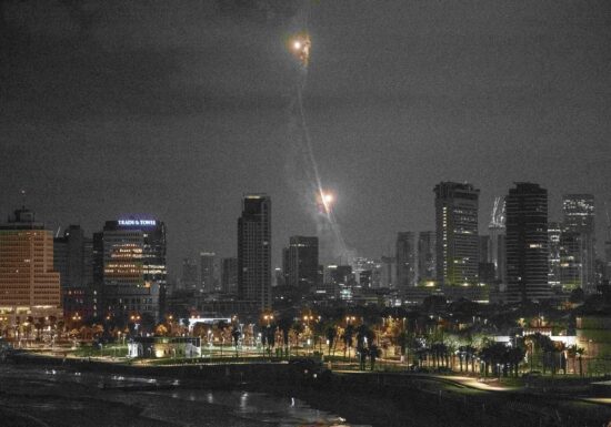 Vacanță de neuitat pentru cei 40.000 de turiști prinși de război în Israel: Rachete deasupra capului, sirene care urlă, zboruri anulate