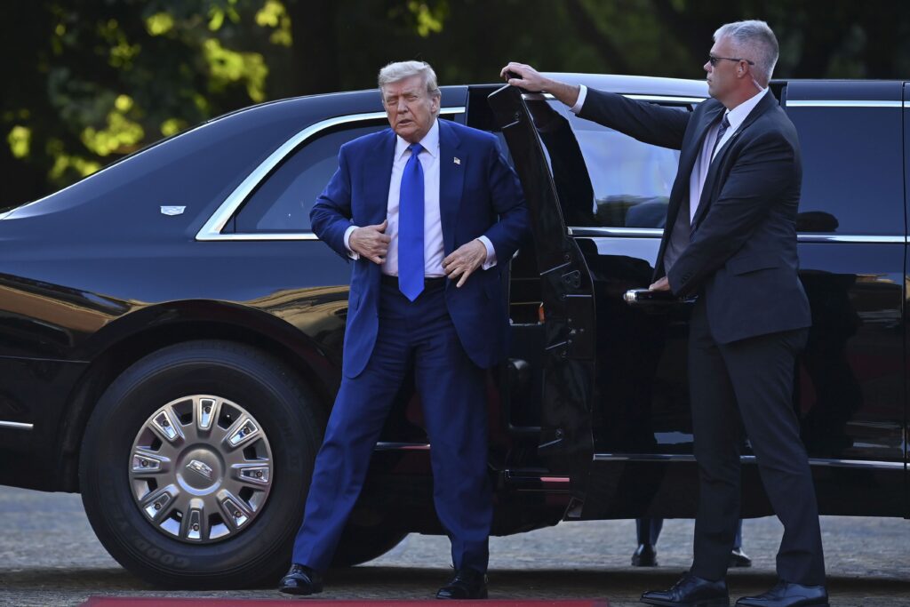 Face Trump Europa mai puternică?