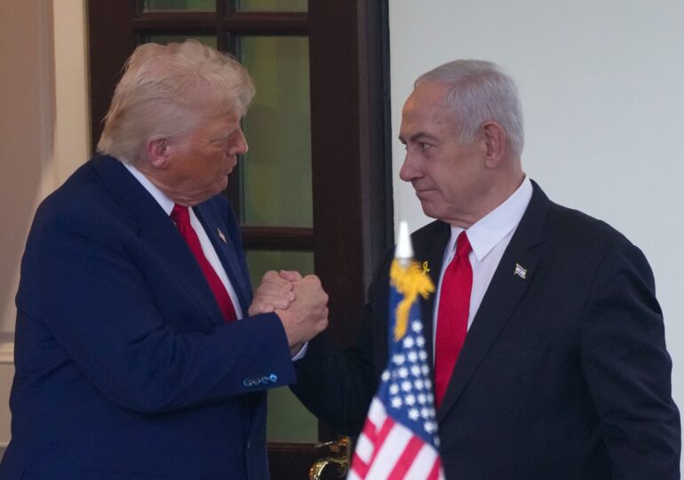 Trump ia Israelul prin surprindere și-i cere să oprească bombardamentele din Gaza. E convins că Hamas e pregătit pentru pace