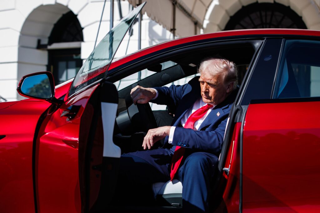 TrumpTeslaSUA