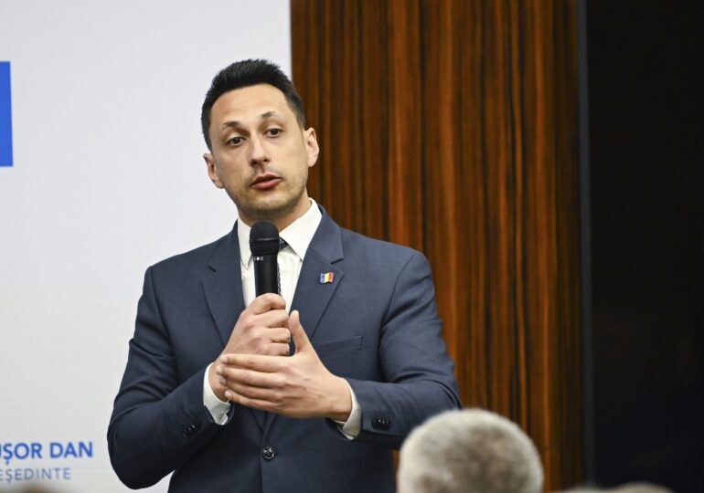 Independentul Vlad Gheorghe a fost amendat de AEP cu 15.000 de lei pentru susținerea lui Nicușor Dan în campania electorală