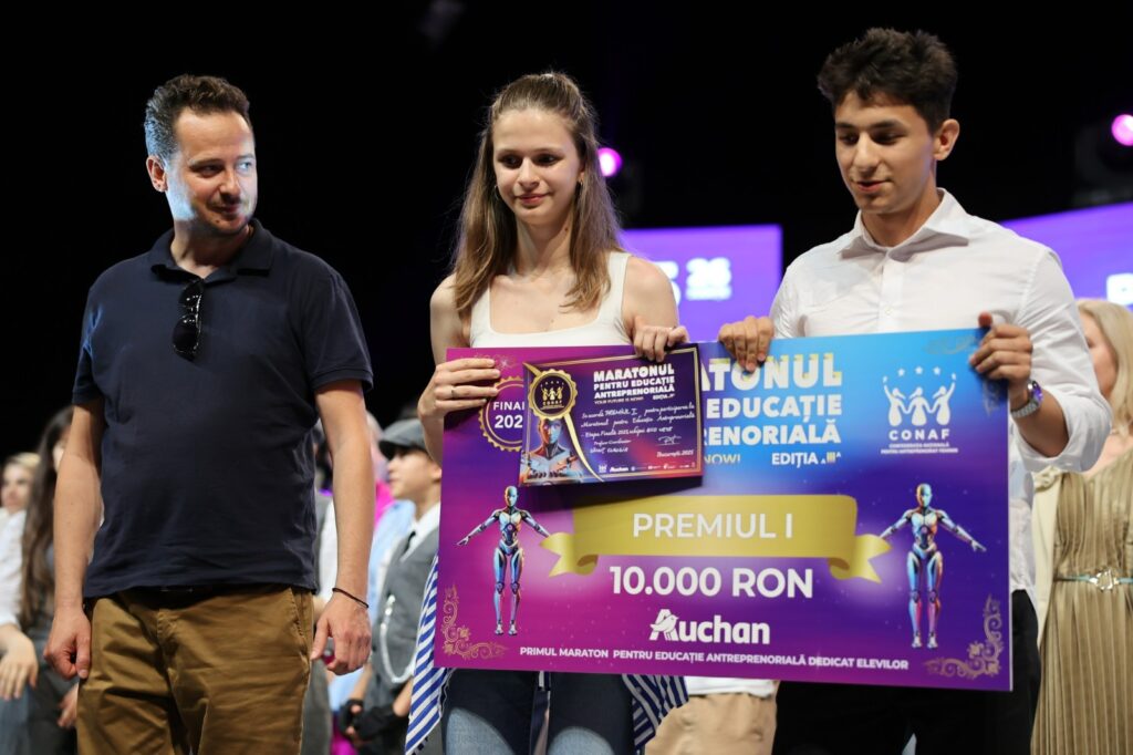 Peste 500 de elevi, 54 de echipe, 42 de premii, 15.400 euro și un angajament ferm pentru viitorul educației antreprenoriale în România
