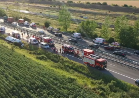 Doi copii în stare gravă după ce un autocar s-a răsturnat pe A2. Un băiat de 9 ani, resuscitat cu greu, e la Terapie Intensivă