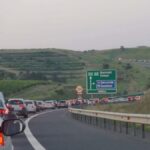 Cozi kilometrice pe DN1 și A1. Trafic aglomerat în toată țara la începutul minivacanței de Rusalii