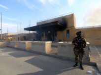 Cum arată și cum sună tunul care apără Ambasada SUA din Bagdad trăgând 4.500 de cartușe pe minut (Video)